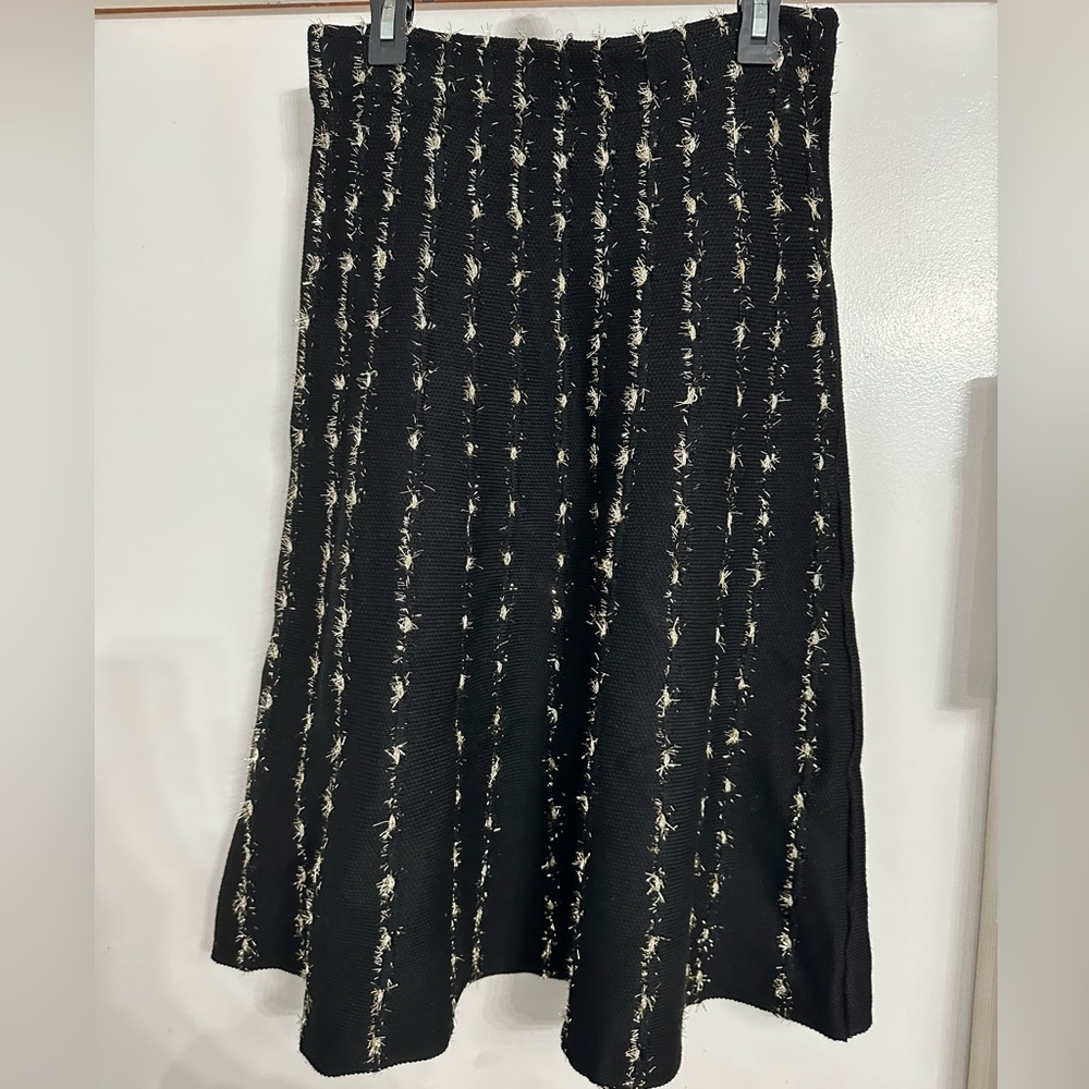 Black winter thick pleated skirt with gold lines
